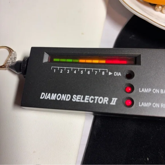 10Karat Gold Diamond Chip Mid Century Modern Ring Size 5 3/4 - Picture 8 of 8